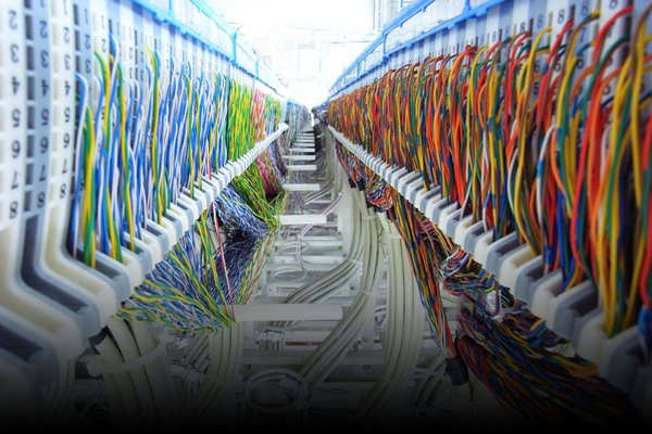 樓宇自動化過程中弱電和強(qiáng)電一定要分隔開嗎?(圖1) 樓宇自動化過程中弱電和強(qiáng)電一定要分隔開嗎?(圖1)
